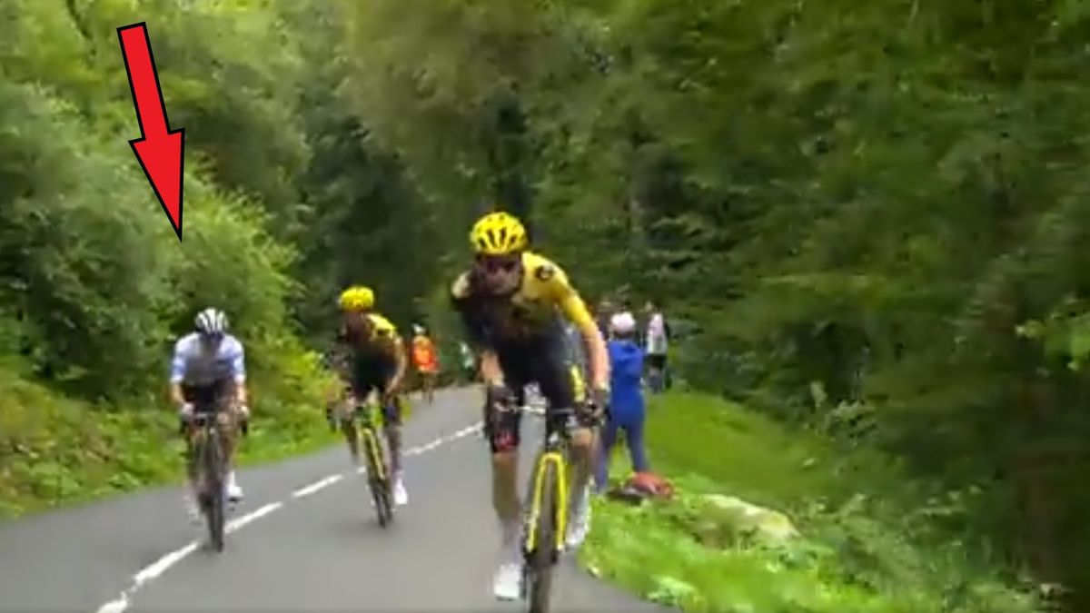 Twitter / Tour de France / Na zdjęciu: Na zdjęciu Jonas Vingegaard odjeżdża Tadejowi Pogacarowi