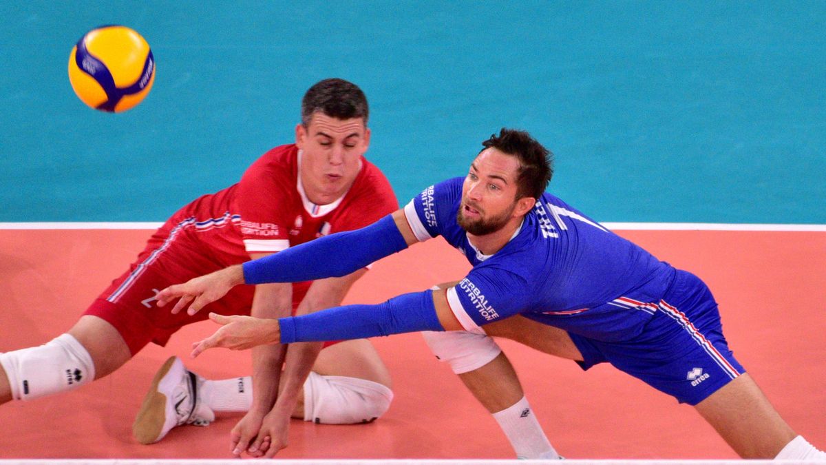 PAP/EPA / IGOR KUPLJENIK / Na zdjęciu od lewej: Jenia Grebennikov i Kevin Tillie