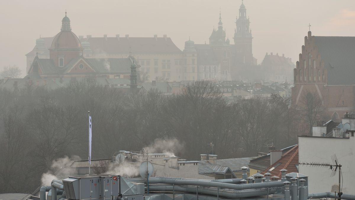 Palenie węglem najgorszej jakości przez lata było główną przyczyną smogu np. w Krakowie. 