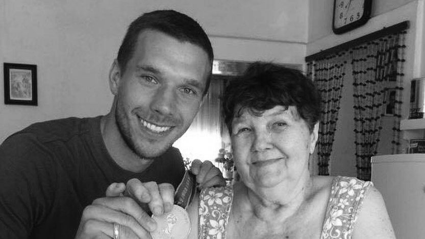 Lukas Podolski ze swoją babcią
