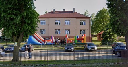 Zaatakowali dyrektorkę szkoły. Interweniowała policja