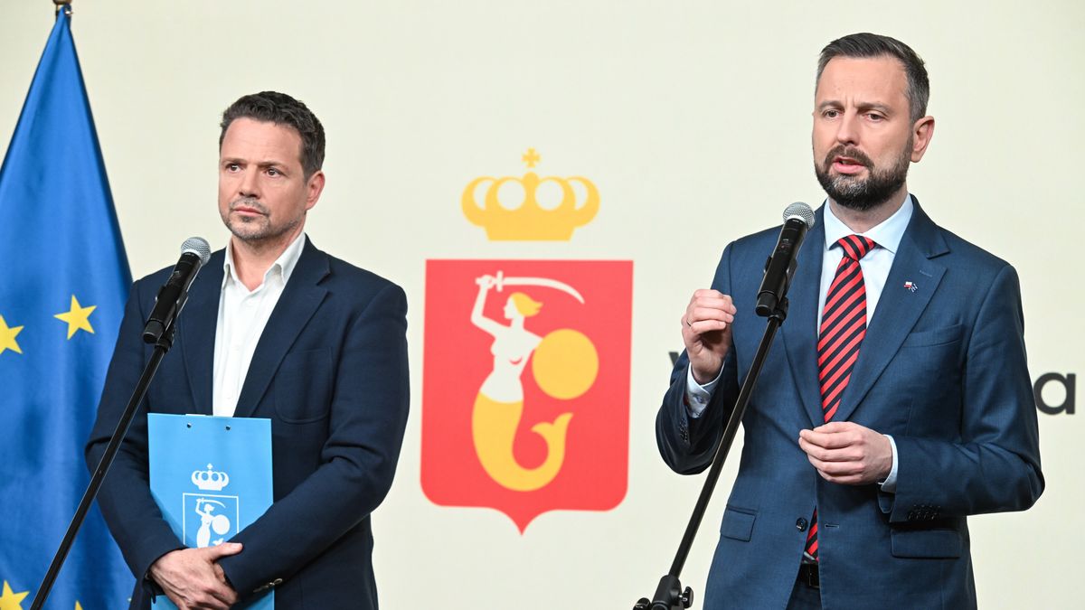 Warszawa, 13.03.2024. Wicepremier, minister obrony narodowej Władysław Kosiniak-Kamysz (P) i prezydent m.st. Warszawy Rafał Trzaskowski (L) na konferencji prasowej nt. bezpieczeństwa i ochrony ludności cywilnej, 13 bm. w Warszawskim Pawilonie Architektury ZODIAK. (aldg) PAP/Radek Pietruszka