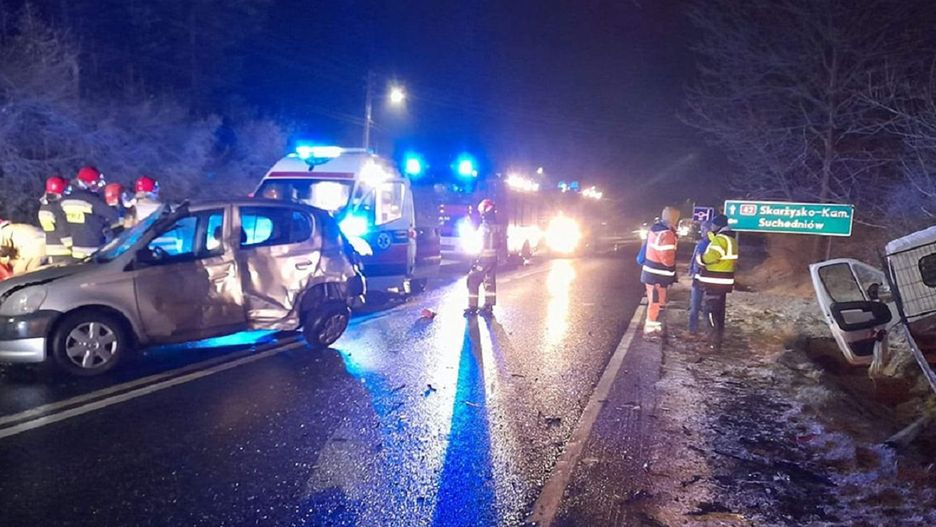 Tragiczny wypadek w Świętokrzyskiem. Zderzyły się trzy auta