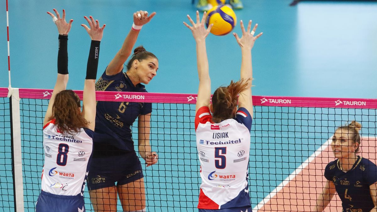 WP SportoweFakty / Justyna Serafin / Na zdjęciu: atakuje Jovana Brakocević-Canzian