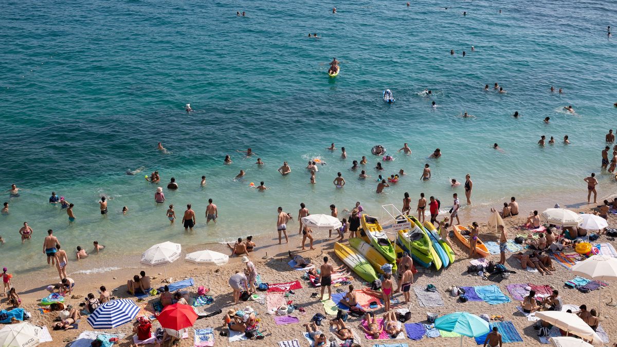 W sezonie letnim chorwackie plaże wypełnione są po brzegi 