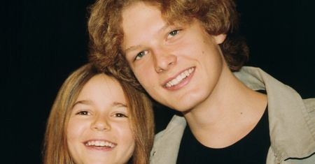 Tak dziś wyglądają filmowi Staś i Nel z "W pustyni i w puszczy"! Adam Fidusiewicz i Karolina Sawka pokazali wspólne zdjęcie (FOTO)