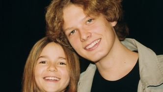 Tak dziś wyglądają filmowi Staś i Nel z "W pustyni i w puszczy"! Adam Fidusiewicz i Karolina Sawka pokazali wspólne zdjęcie (FOTO)