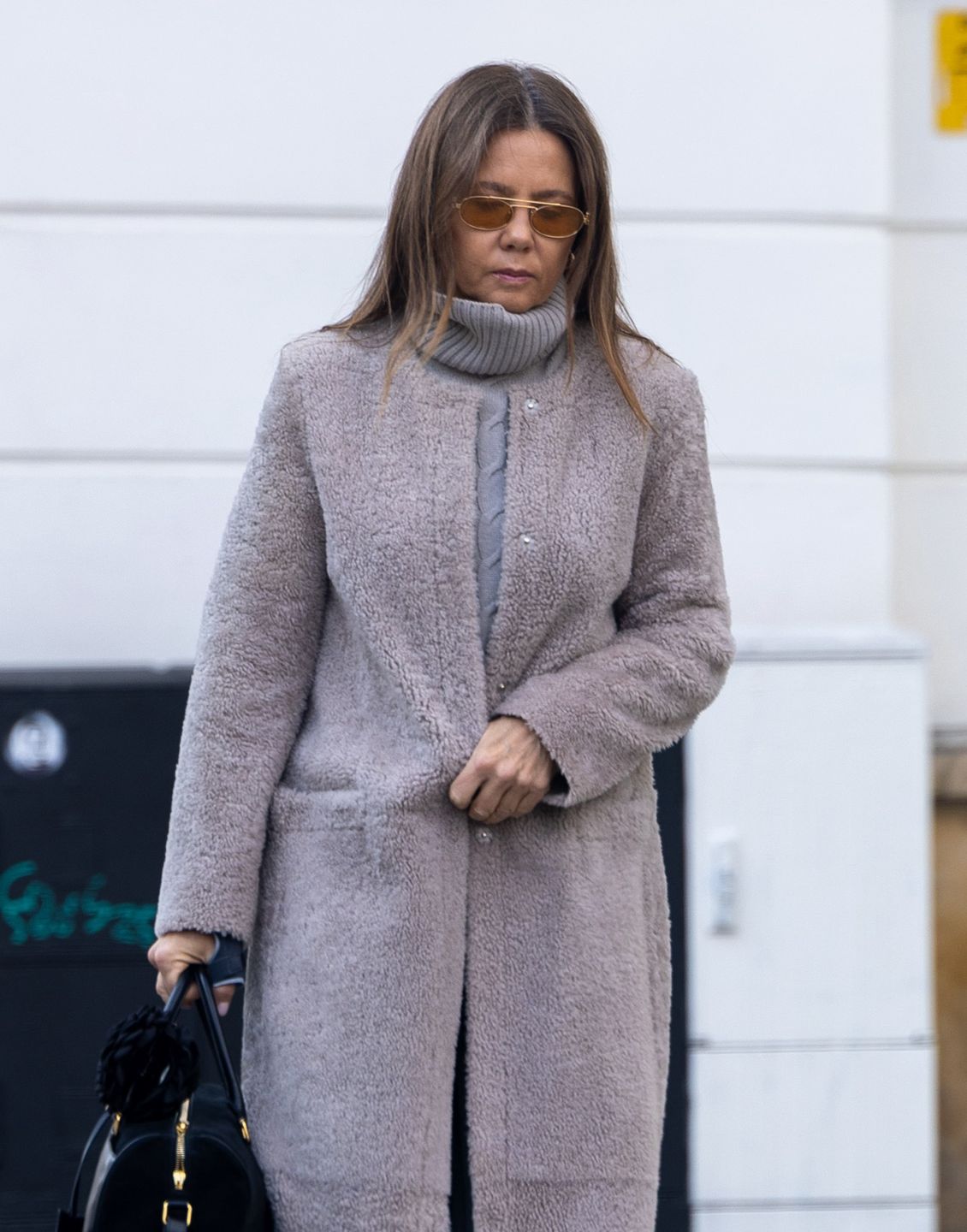 Elegancka Kinga Rusin maszeruje do pralni