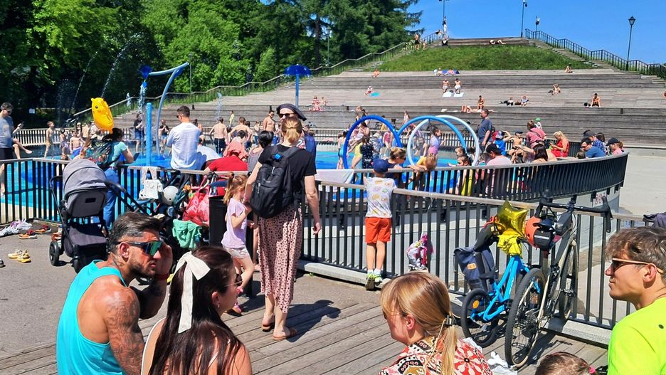 Wodny plac zabaw działa w Krakowie od 2021 roku i nieodmiennie kusi małych i dużych