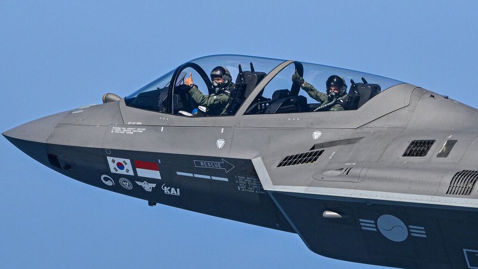 Polski generał w kabinie KF-21 Boramae