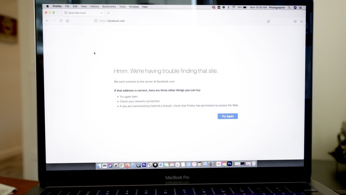 SAN ANSELMO, CALIFORNIA - OCTOBER 04: In this photo illustration, an error message on a web browser shows that the Facebook website is down on October 04, 2021 in San Anselmo, California. Social media applications Facebook, Instagram and WhatsApp are experiencing a global outage that started before 9 a.m. (P.S.T.) on Monday morning. (Photo Illustration by Justin Sullivan/Getty Images)