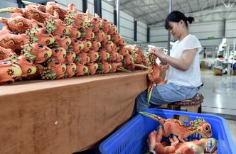 Konkurencja z Chin topi polskich producentów. "Miliony przesyłek już płyną"