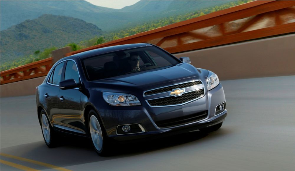 Chevrolet Malibu nadjechał, karty odsłonięte