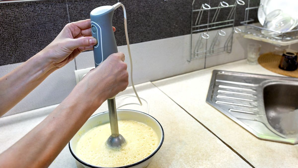 Do blendera wrzucam 2 składniki. W minutę mam obłędnie pyszny deser