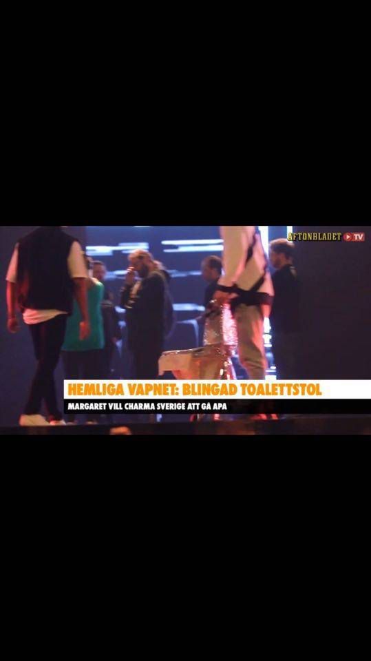 Margaret śpiewa na sedesie