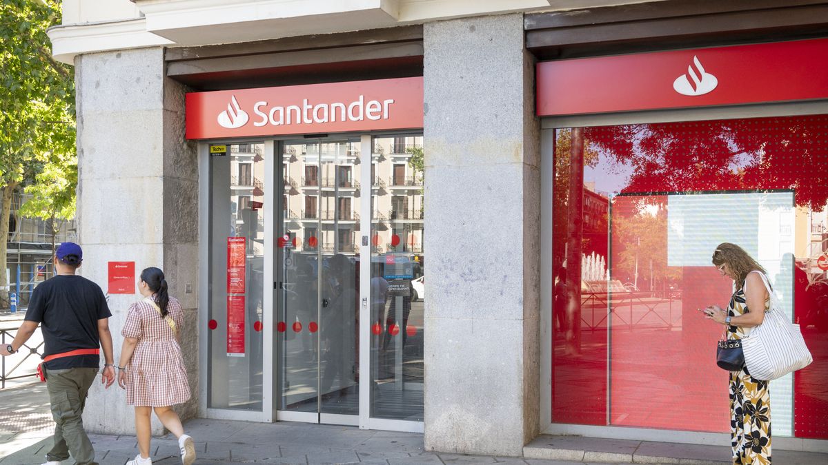 MADRID, SPAIN - 2024/03/21: Pedestrians walk past the Spanish multinational commercial bank and financial services, Santander Bank, in Spain. (Photo by Xavi Lopez/SOPA Images/LightRocket via Getty Images)