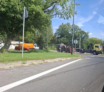 Zgierz: Duże utrudnienia w ruchu w centrum miasta. Na miejscu jest straż pożarna