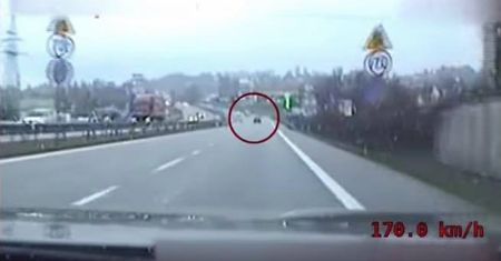 Poszukiwany, z zakazem kierowania i na „lewych blachach” uciekał przed patrolem "SPEED"