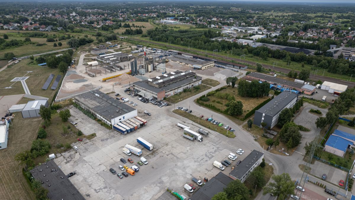 Niebezpieczne odpady w centrum Wołomina