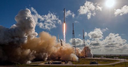 Rakieta SpaceX ląduje na barce po raz trzeci