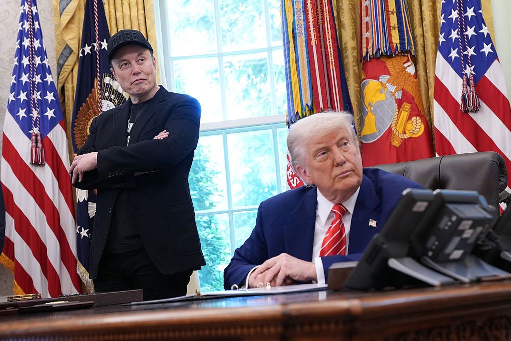 Tesla-Aktien fallen um 14 % nach Trump-Musk-Streit an der Börse