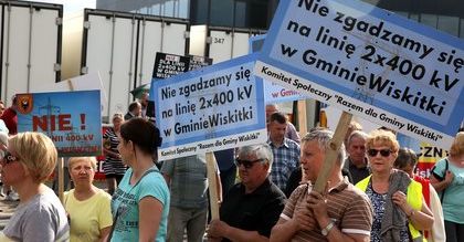 Mieszkańcy zablokują trasę. Kolejny protest przeciwko planom budowy linii wysokiego napięcia