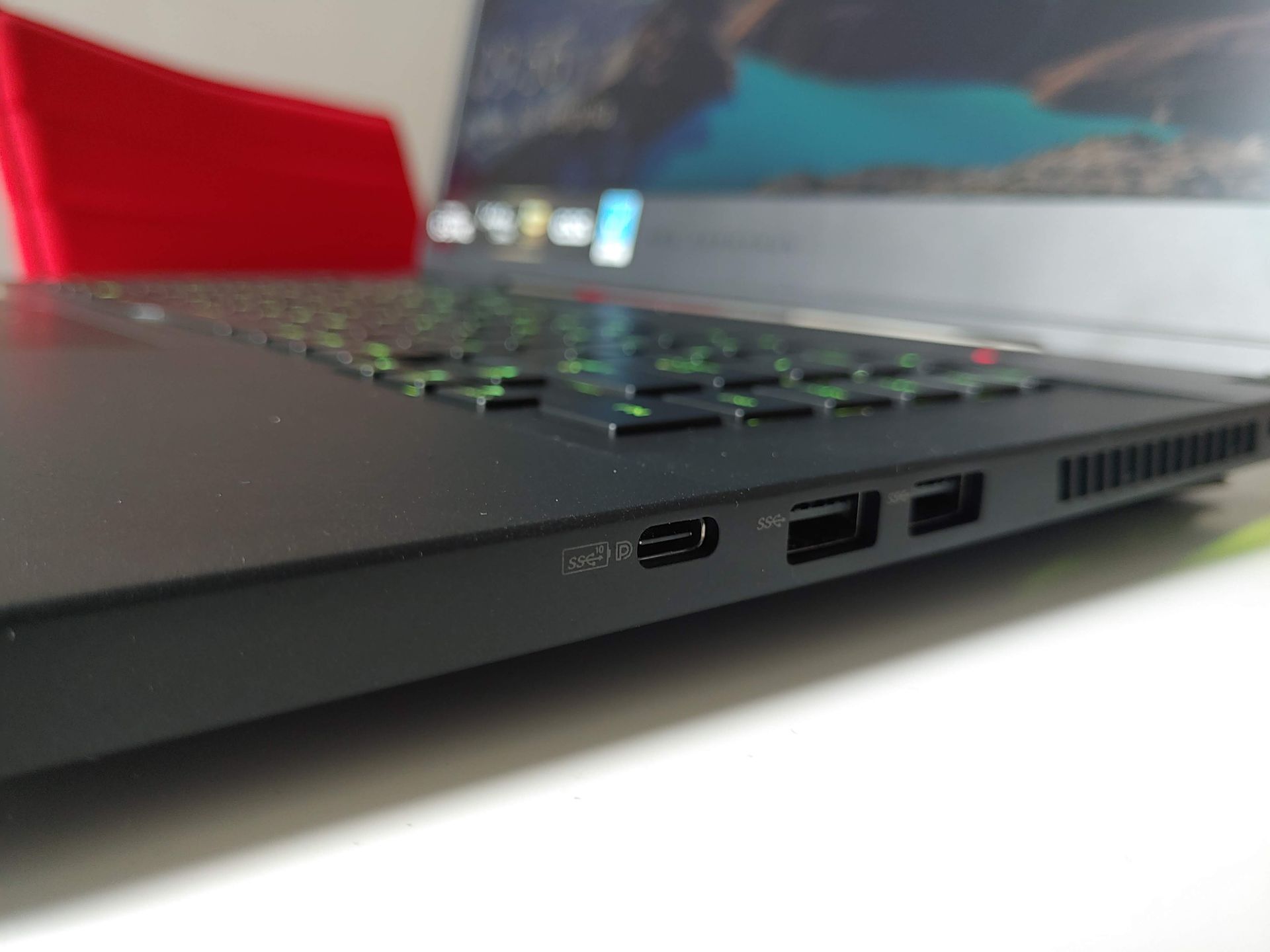 Laptop Asus ROG Zephyrus S GX502. Mały, ale wariat 10