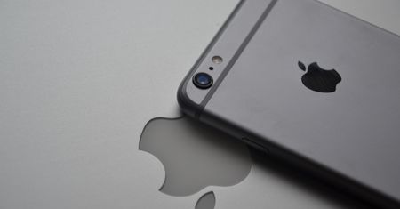 Rośnie liczba zagrożeń mobilnych. iPhone atakowany czterokrotnie częściej niż w sierpniu