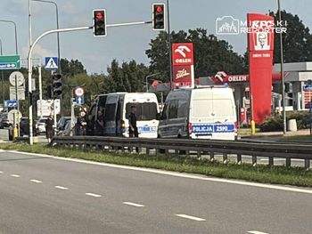 Warszawa: Zderzenie z radiowozem w Wesołej. Policyjny bus wjechał w Hondę