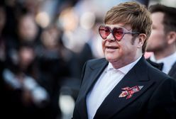 Włochy. Elton John na Capri bez maseczki
