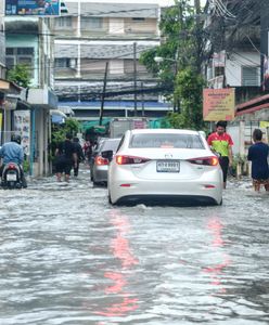 Powodzie i podtopienia w Tajlandii. Świątynie znalazły się pod wodą