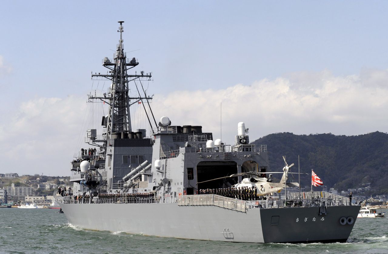 The Japanese destroyer Sazanami sailed through the Taiwan Strait for the first time.