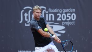 Polak błyszczy aż miło. Ograł faworyta i powalczy o finał