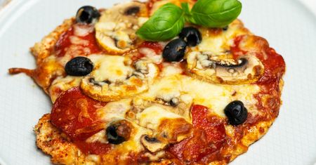 Robię pizzę na nietypowym spodzie. Czegoś takiego jeszcze nie jadłeś
