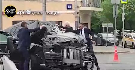 Wypadek w centrum Moskwy. Samochód należy do Cyryla
