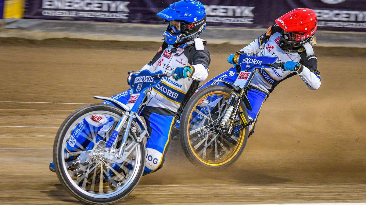 Jakub Malec / Na zdjęciu: Nicki Pedersen w kasku niebieskim