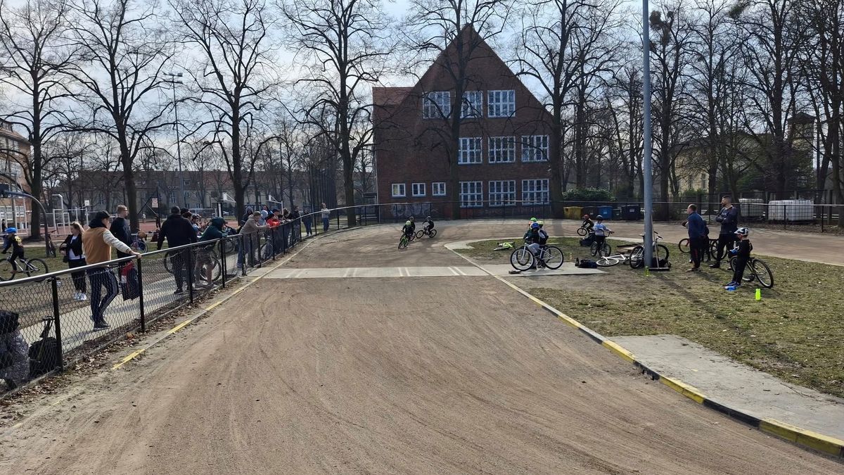 Facebook / Szarża Wrocław / Na zdjęciu: tor do speedrowera przy ZSP nr 9 we Wrocławiu