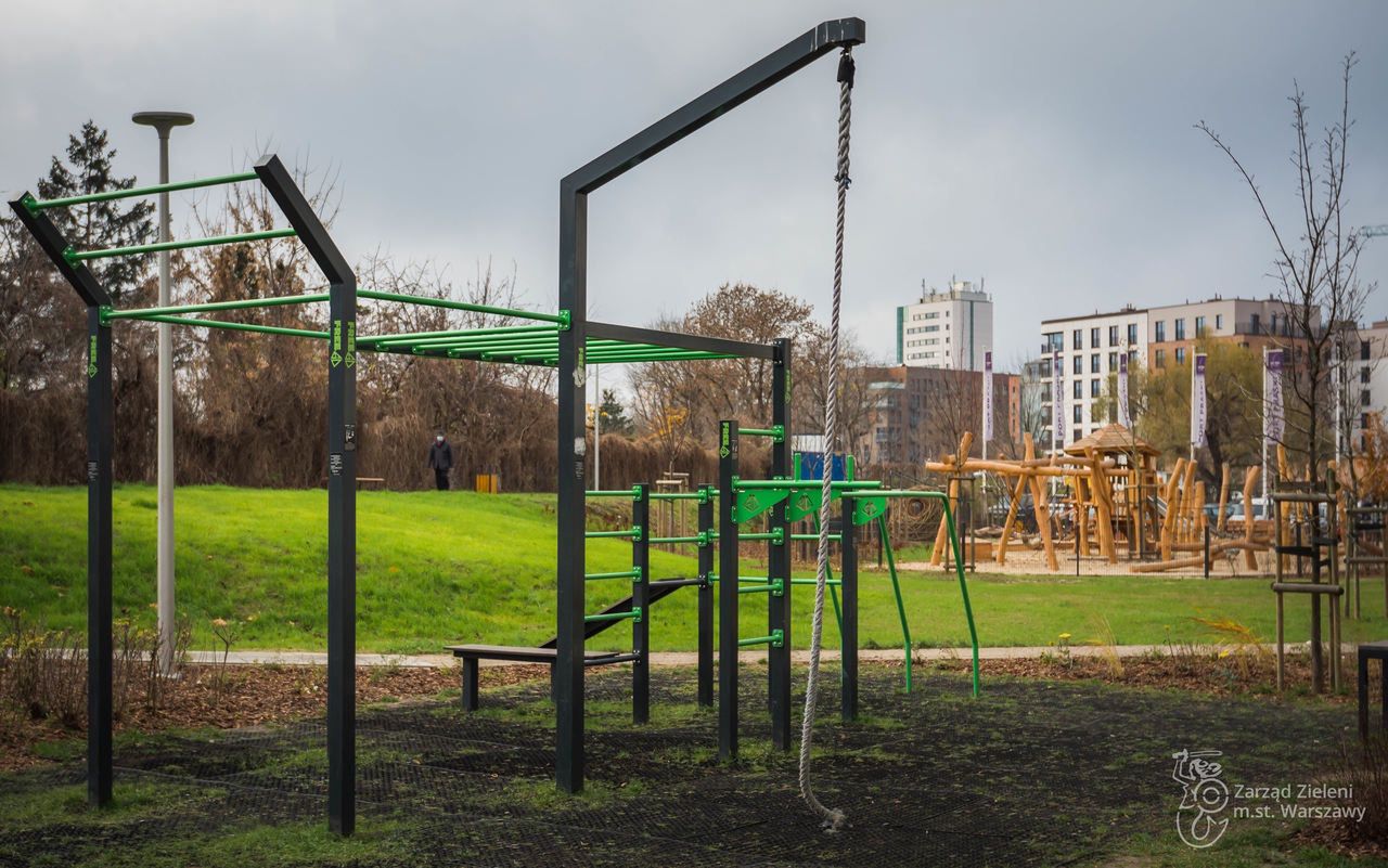 Warszawa. Na skwerze pojawił się plac zabaw