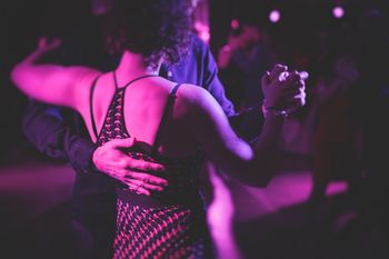 Legnica: Koncert "To Nasze Tango" w Bibliotece Publicznej, sala wypełniła się po brzegi