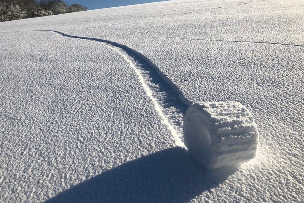 "Śnieżne rolki" to bardzo rzadkie zjawisko. Zobacz je na zdjęciach