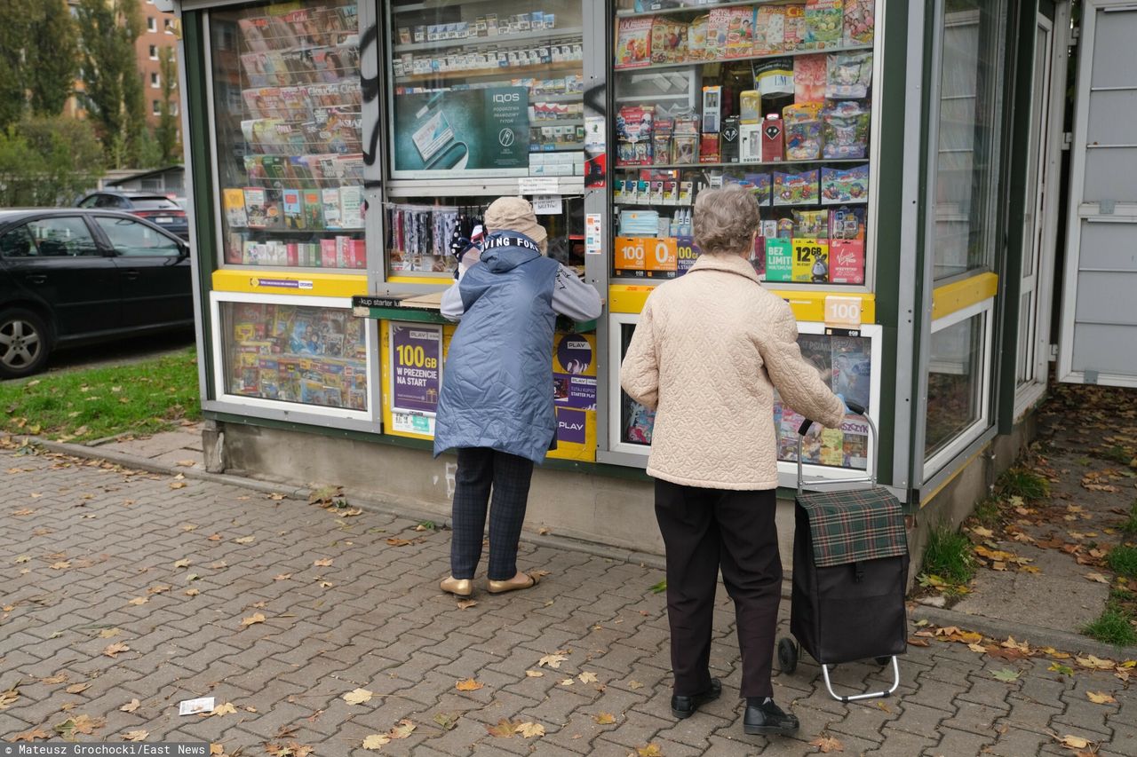 Gang młodych przestępców naraził właścicieli kiosków na straty sięgające ponad 100 tys. zł.