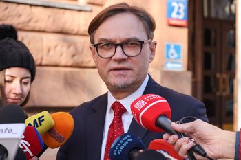 Ewakuacja Polaków z Iranu. MSZ odpowiada na zarzuty
