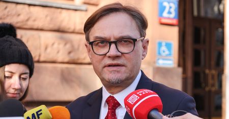 Ewakuacja Polaków z Iranu. MSZ odpowiada na zarzuty