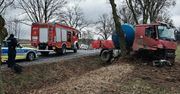 Dramat na DK60 - kierowca osobówki zderzył się czołowo z ciężarówką! Droga zablokowana! [FOTO]