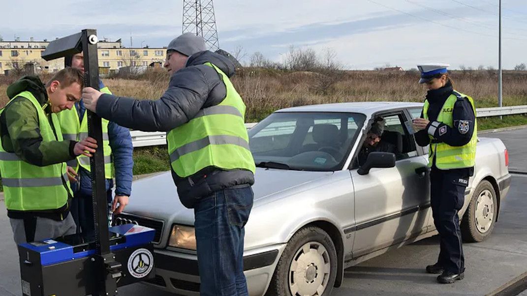 O tym, jak wiele samochodów w Polsce ma niewłaściwie ustawione światła, można przekonać się po prostu obserwując ruch po zmierzchu.