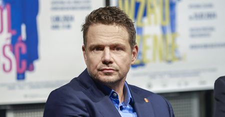 Pokazał nieznane zdjęcie z kampanii. "Trzaskobus. W środku nocy"