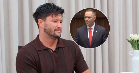 Deklaracja pobożnego gwiazdora. Piotr Mróz jednym słowem podsumował postawę Karola Nawrockiego