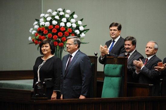 "Kaczyński mógł przynieść chociaż kwiaty Komorowskiej"