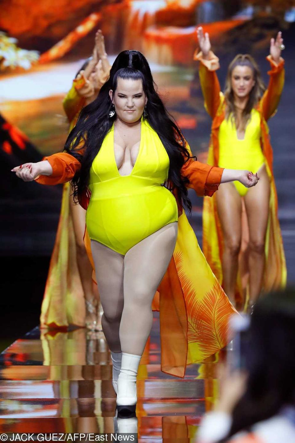 Israeli 2018 Eurovision Song Contest winner Netta Barzilai (C) presents a creation by Israeli designer Bananhot during the Tel Aviv Fashion Week, on March 12, 2019 in the coastal city of Tel Aviv. (Photo by JACK GUEZ / AFP)