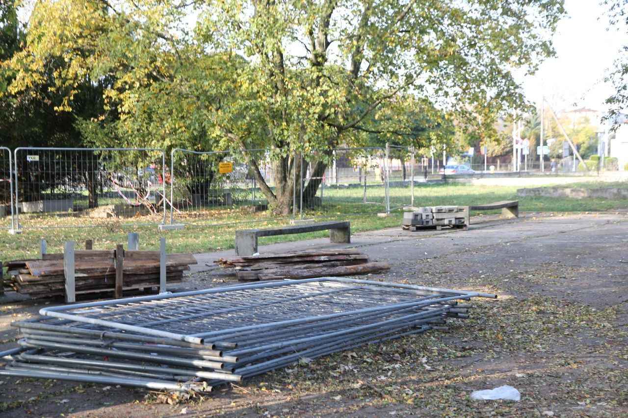Rozpoczęto prace przy zagospodarowaniu terenu obok cmentarza żydowskiego przy ul. Mickiewicza – powstanie nowy park